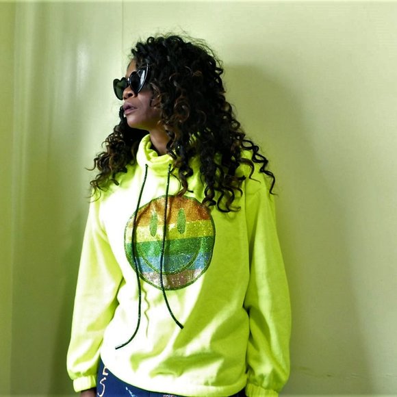 NWT PRIDE Crystal Smiley Face Sweatshirt sz M - Picture 5 of 9